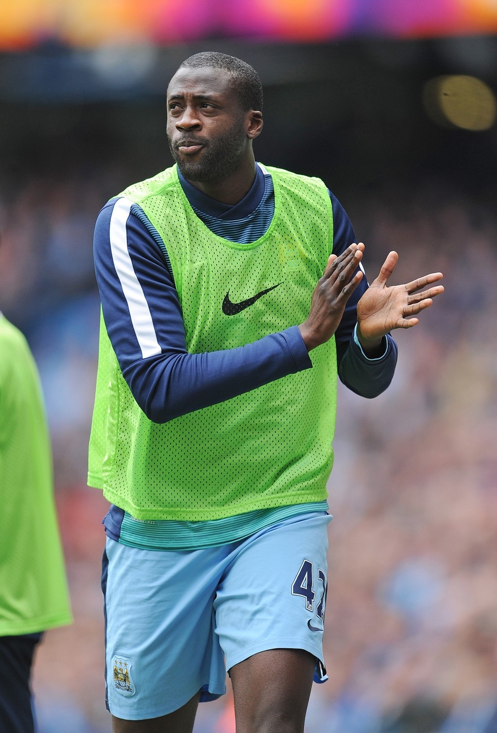 Touré vive com a família na Inglaterra e está sem clube — Foto: Getty Images