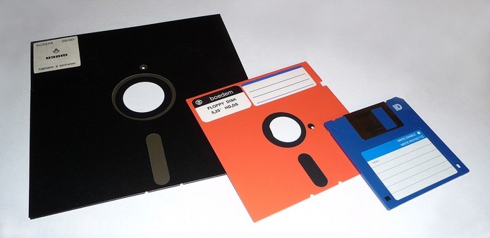 Pentágono e outros órgãos dos EUA ainda usam disquetes antigos (Foto: Reprodução/Wikimedia Commons)