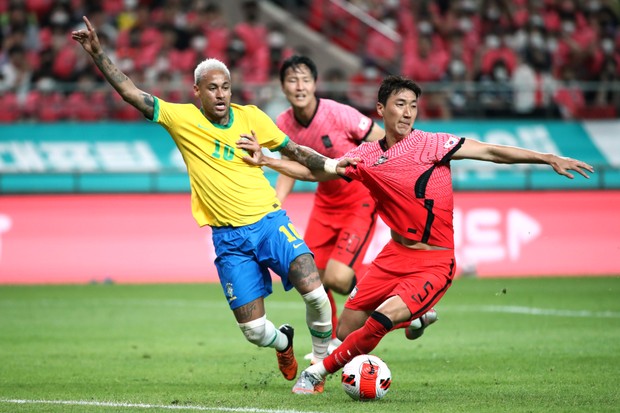 Neymar marcou dois gols da vitória por 4 a 1 em jogo amistoso contra a Coreia do Sul (Foto: Chung Sung-Jun/Getty Images)