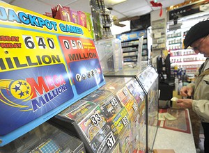 Placar do megaprêmio da loteria que distribui US$ 640 milhões (Foto: AFP Photo)