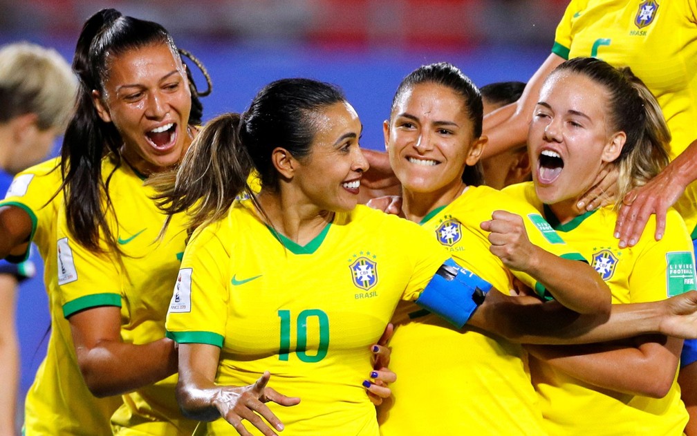Marta comemora gol sobre a ItÃ¡lia na Copa do Mundo â€” Foto: Phil Noble/Reuters