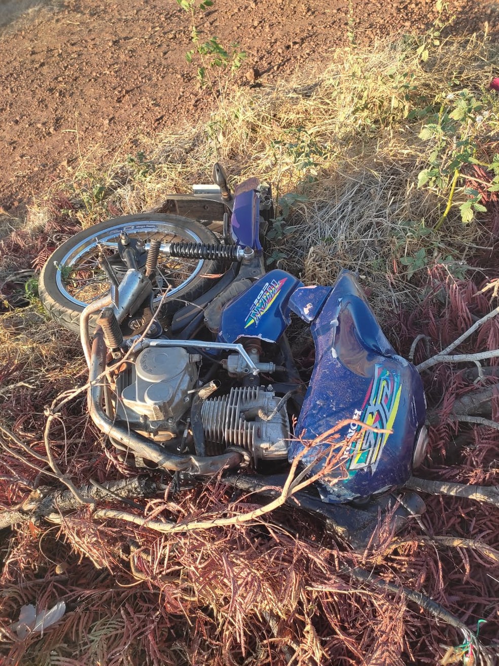 Primos morrem após colisão entre carro e moto na PI-236 — Foto: Divulgação /PM-PI