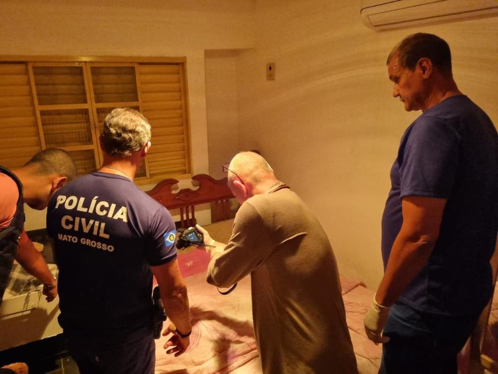Perícia é realizada na casa de suspeito de assassinar advogada em MT — Foto: Divulgação/Polícia Civil