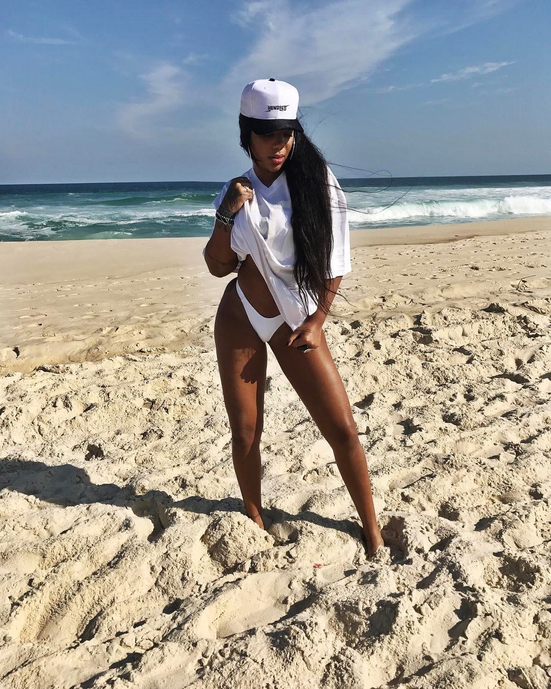 Ludmilla posa sensual na praia (Foto: Instagram/Reprodução)