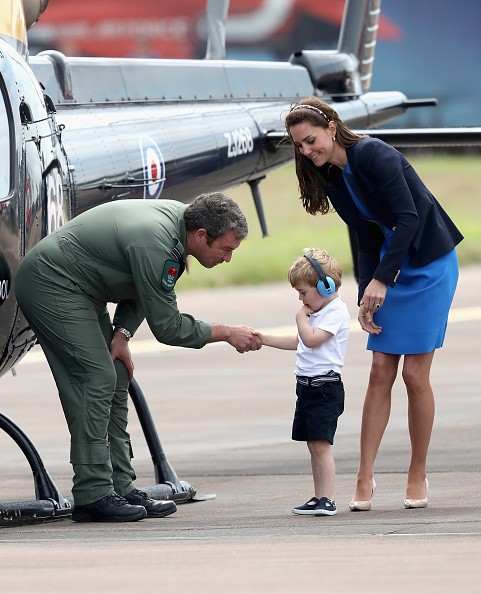 Príncipe George roubando a cena com Kate Middleton (Foto: Getty Images)