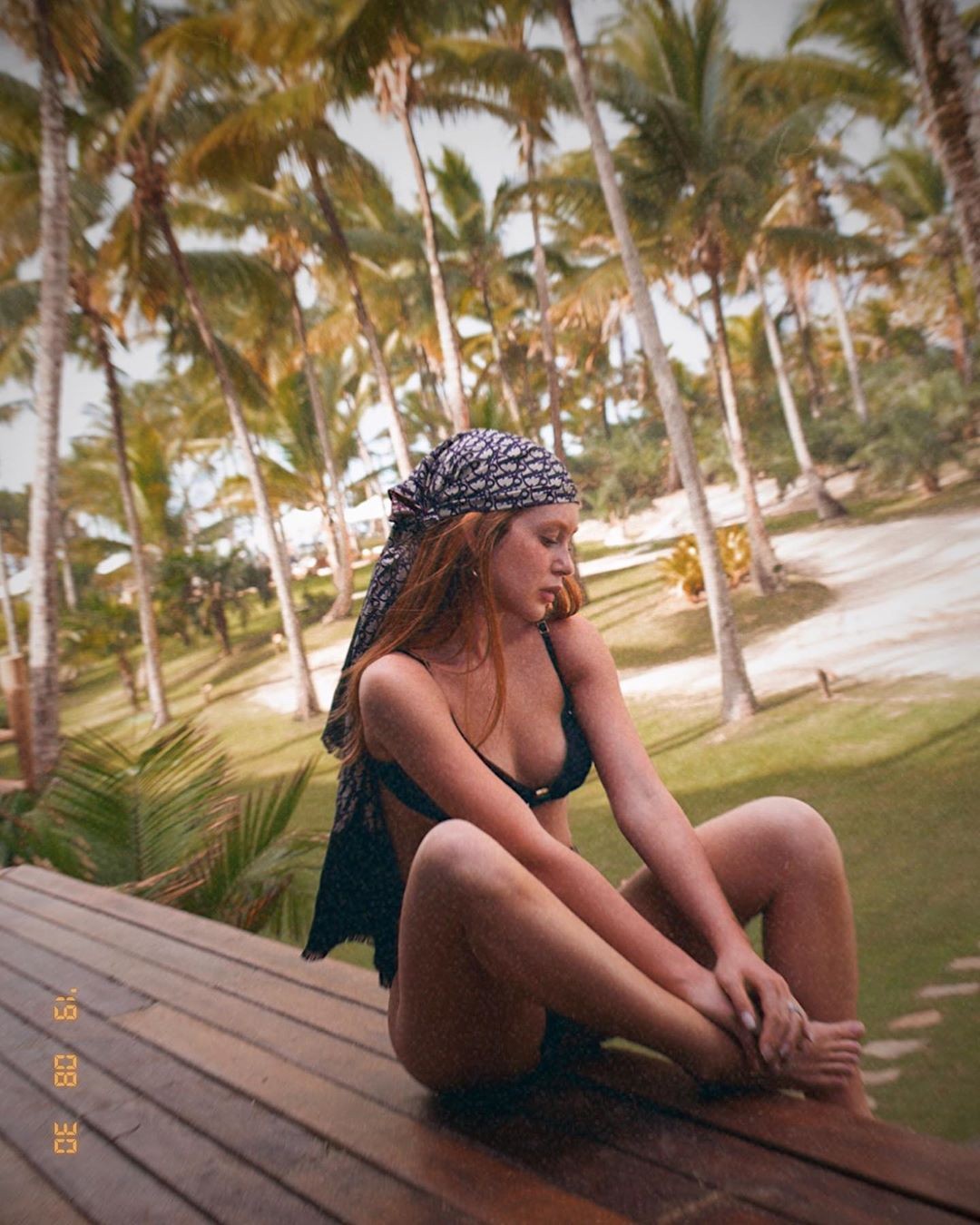 Marina Ruy Barbosa usa lenço na cabeça. (Foto: Instagram)