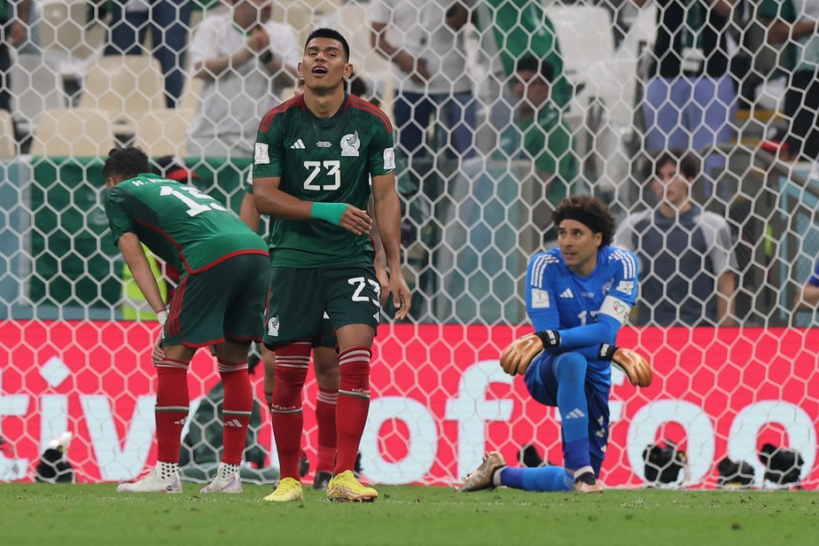 Nem a vitória por 2 a 1 sobre a Arábia Saudita foi suficiente para fazer o México avançar paras as oitavas