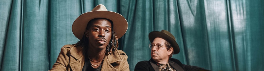 Eric Burton e Adrian Quesada, do duo Black Pumas — Foto: Jody Domingue