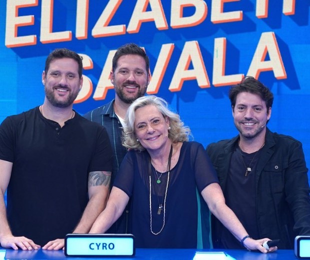 Elizabeth Savalla exalta o filho que foi seu preparador de elenco