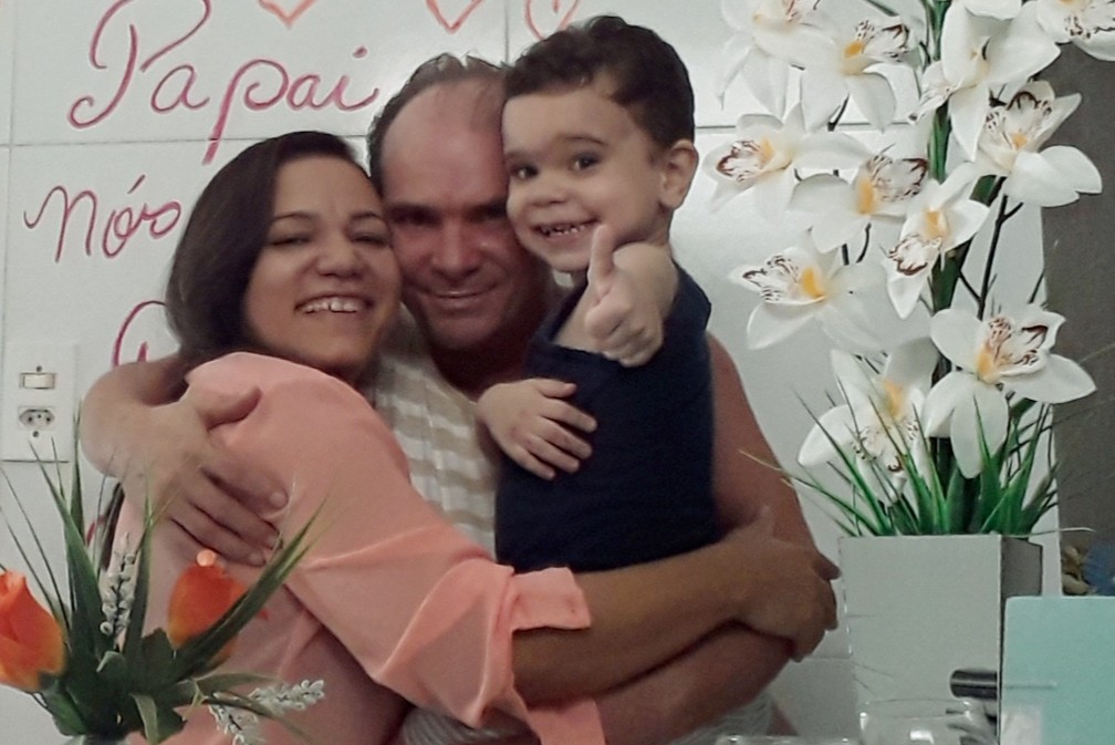 Cubano conheceu a esposa em Sousa, durante o programa Mais Médicos; os dois tiveram o filho Adriel, hoje com 3 anos — Foto: Ariel Sánchez/Arquivo pessoal