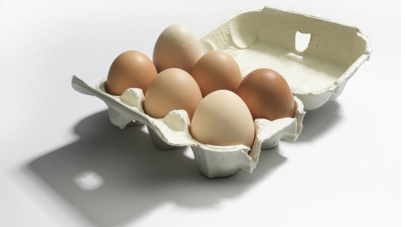 BBC - Vendas de ovos nas ruas se tornaram negócio atrativo em meio à queda de poder aquisitivo na pandemia (Foto: Getty Images via BBC News)