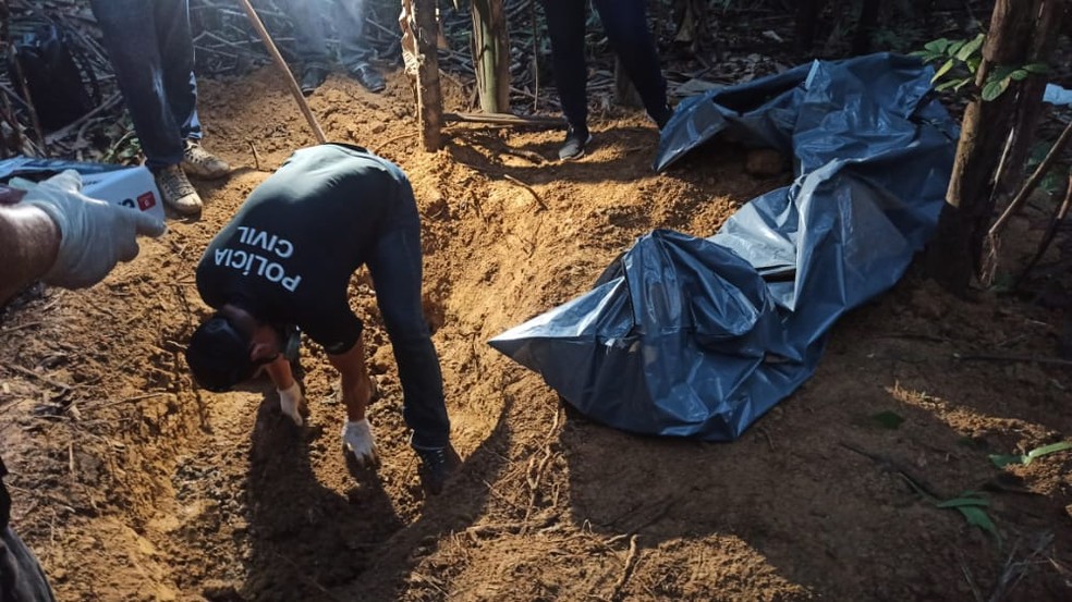 Corpos foram achados em uma cova rasa no Ramal do Pica Pau, em Rio Branco — Foto: Arquivo pessoal