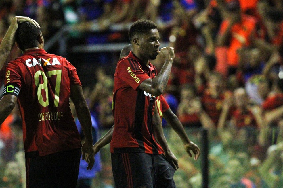 André comemora gol contra o Grêmio, em 2015 — Foto: MARLON COSTA - Agência Estado