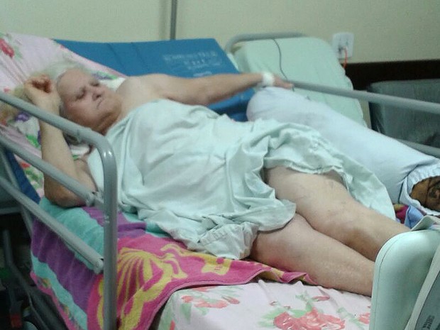Antônia da Costa Pereira está internada com a perna quebrada no Hospital de Taguatinga desde o dia 5 de setembro (Foto: Arquivo pessoal/Divulgação)