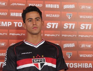 Fã de Ceni, Renan Ribeiro chega para brigar pelo posto de reserva imediato