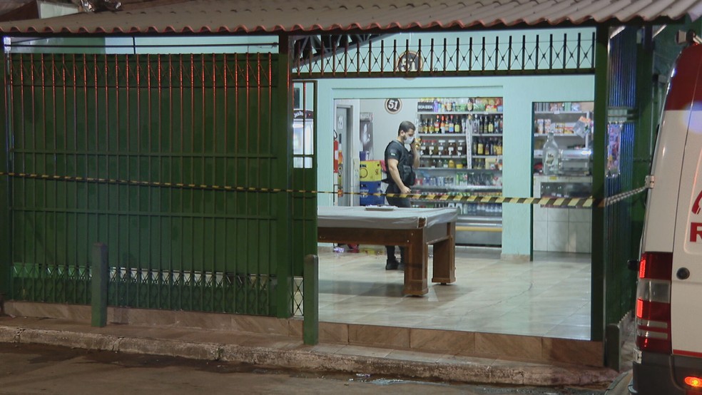Bar onde homem morreu esfaqueado porque não pagou R$ 10 de aposta de sinuca, em Taguatinga, DF — Foto: Tv Globo/Reprodução