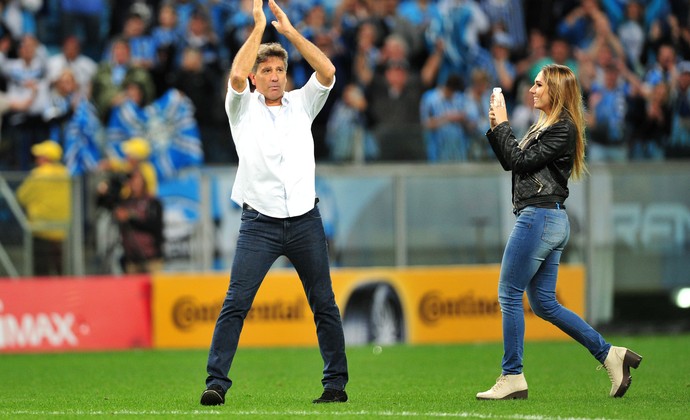 Entrada de Carol Portaluppi no campo,rende ao Grêmio denuncia no STJD