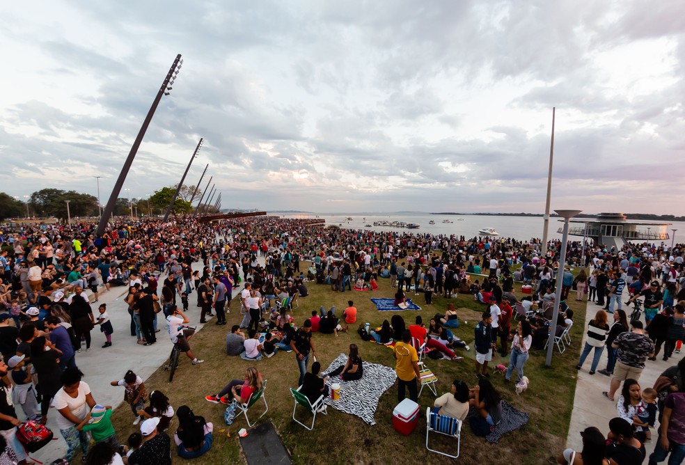 Orla do Guaíba fica tomada pelo público principalmente aos fins de semana (Foto: Cesar Lopes/PMPA)