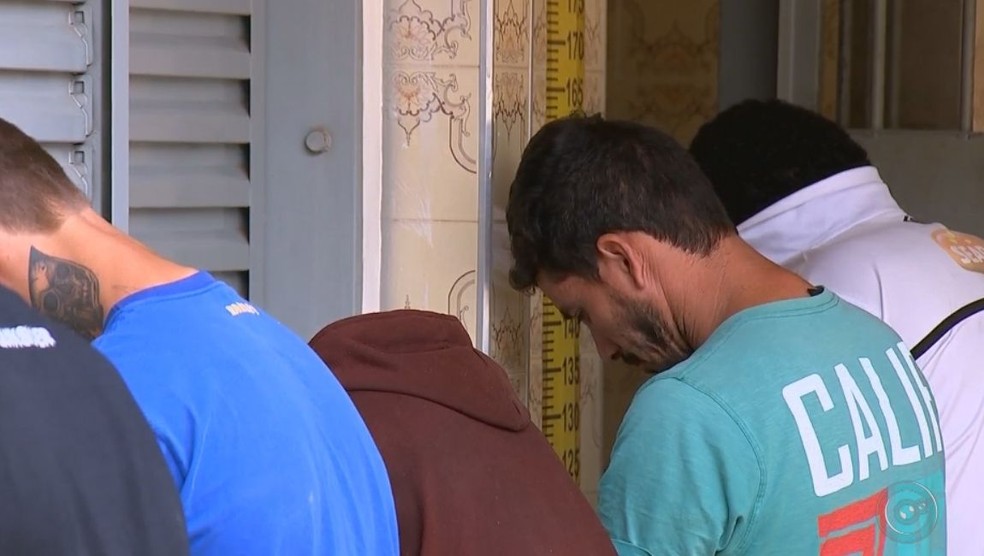 Presos vão responder por três crimes: organização criminosa, associação para o tráfico e tráfico de drogas (Foto: Reprodução/ TV TEM )