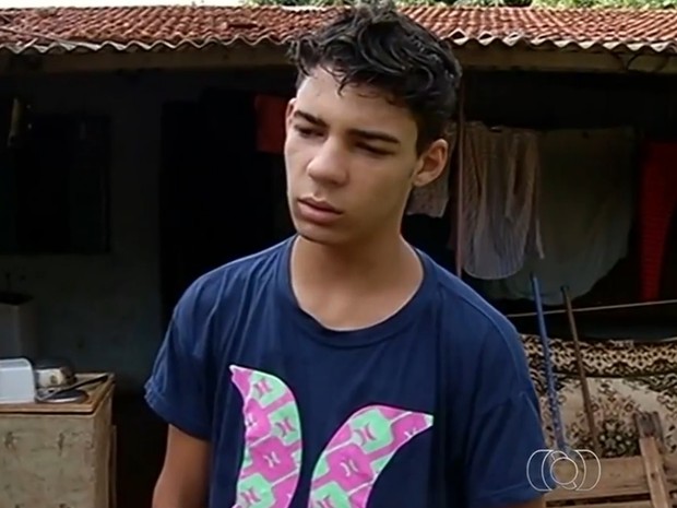 Com dois cistos na cabeça, José Antônio luta por consulta com neurologista, em Goiás  (Foto: Reprodução/TV Anhanguera)