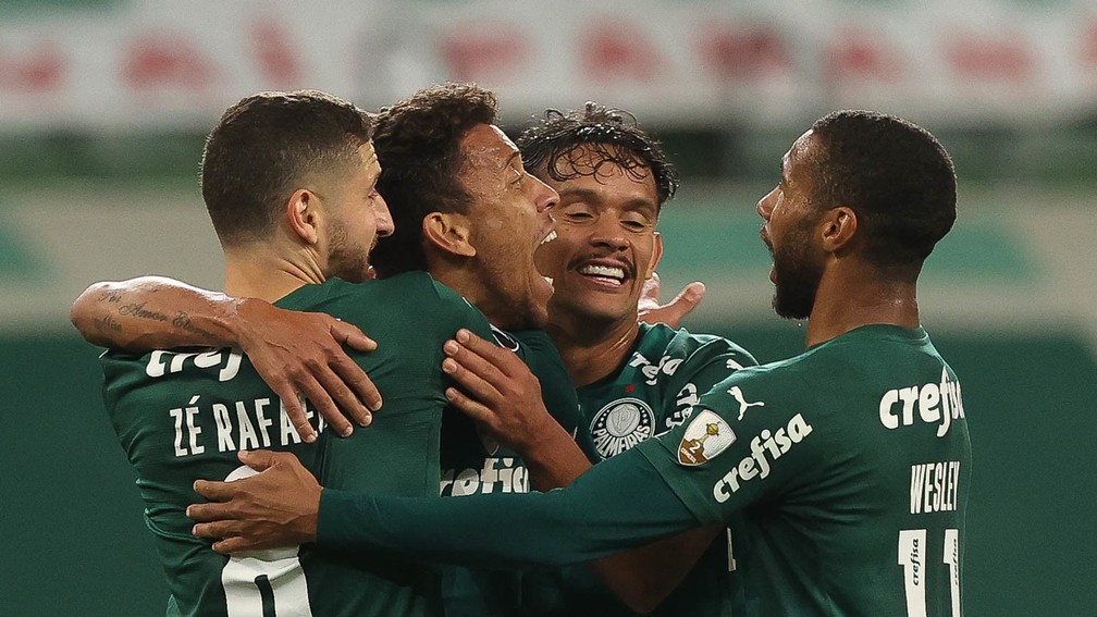 Jogadores do Palmeiras comemoram o gol contra a Universidad Católica — Foto: Cesar Greco