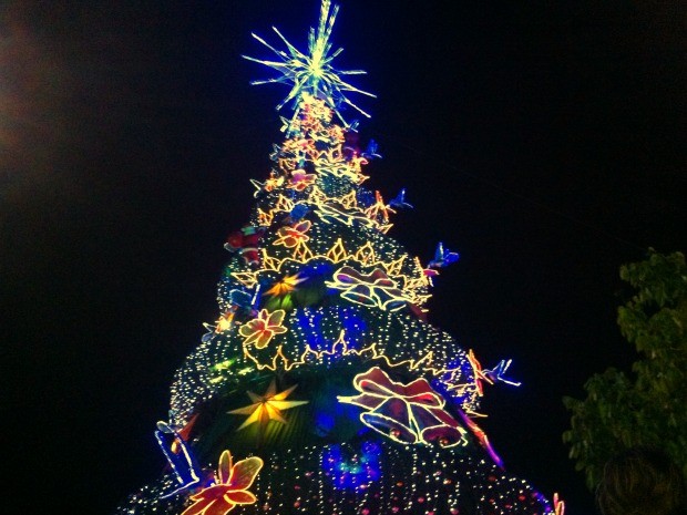Árvore de Natal foi montada na Ponta Negra, em Manaus (Foto: Ive Rylo/G1 AM)
