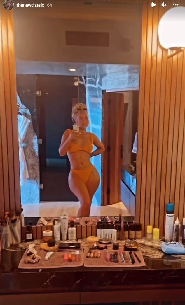 Iggy Azalea exibe físico em selfie de biquíni em frente a espelho (Foto: Reprodução/Instagram)