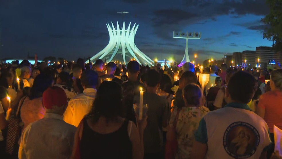 Procissão em homenagem a Nossa Senhora Aparecida, em Brasília — Foto: TV Globo/Reprodução