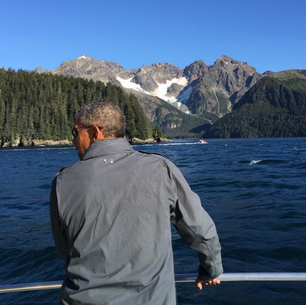 Obama na natureza selvagem do Alasca (Foto: Reprodução/Instagram)