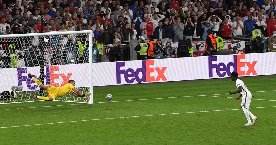 Donnarumma não sabia que Itália tinha vencido após pegar pênalti de Saka:  &quot;Não entendi nada&quot; | futebol italiano | ge