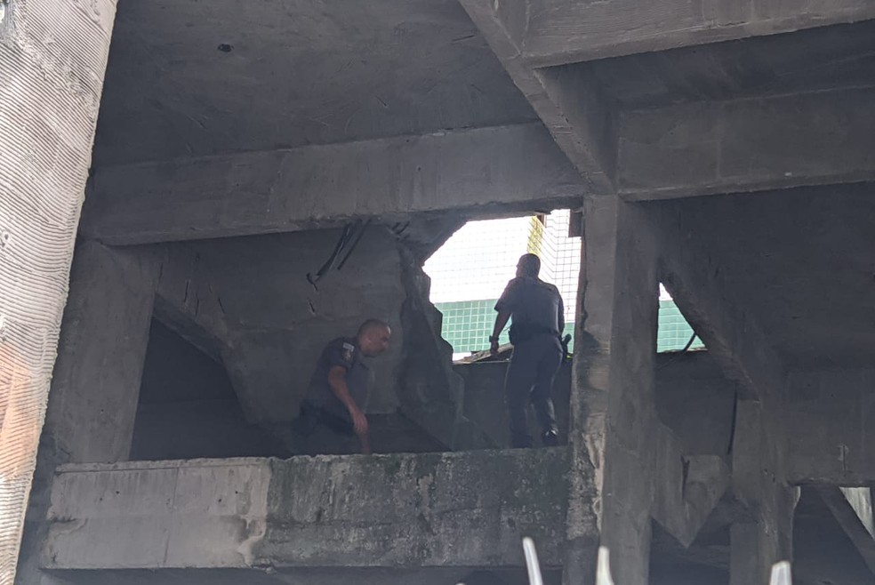 Adolescente de 12 anos caiu em um prédio em construção, ao lado de seu apartamento — Foto: Reprodução/Praia Grande Mil Grau