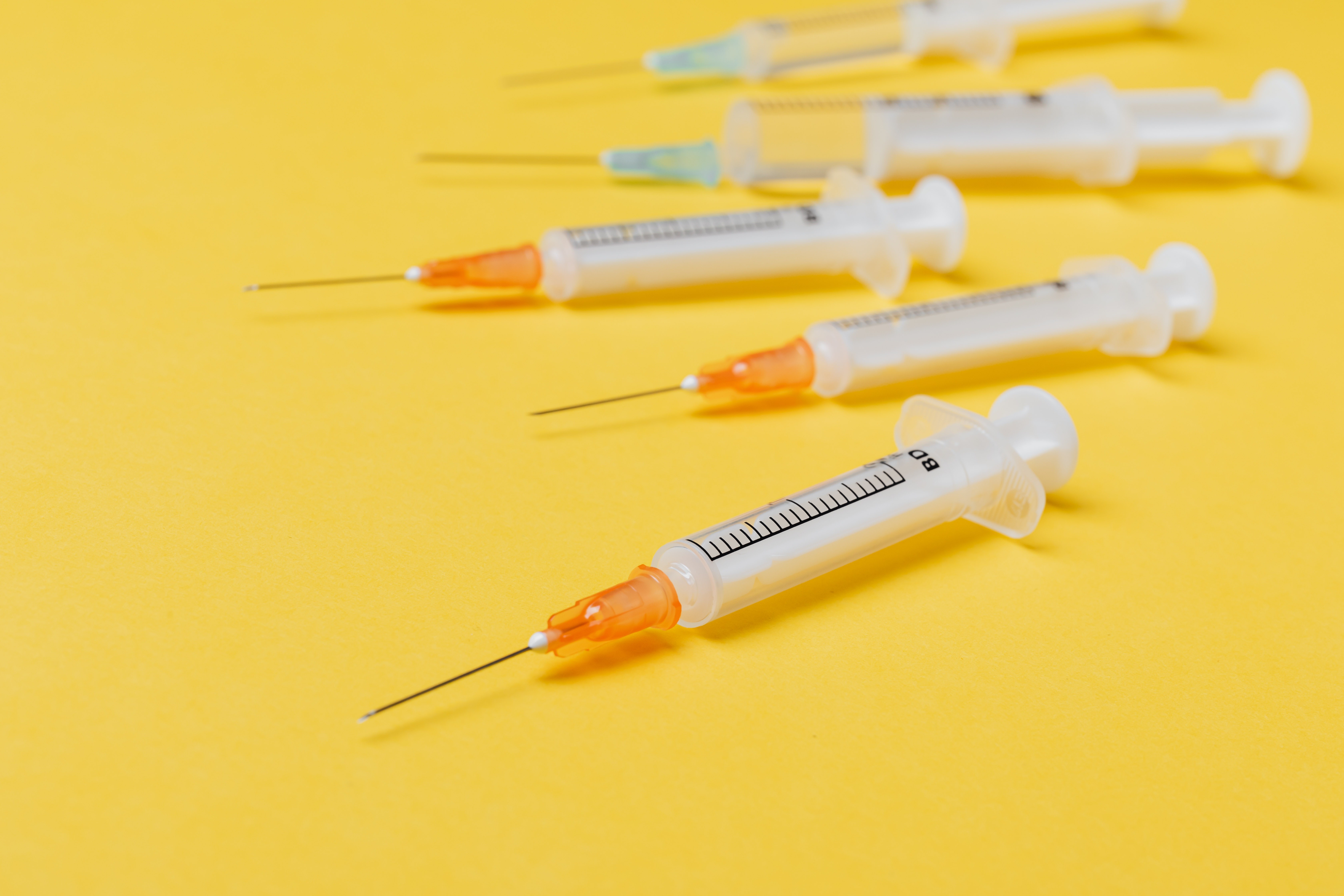 Para os autores do estudo, estados com as maiores taxas de infecção pela Covid-19 deveriam ser priorizados na distribuição de doses das vacinas (Foto: Karolina Grabowska/Pexels)