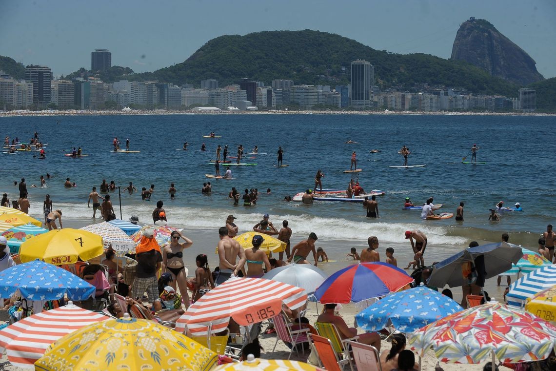 Praia de Copacabana, no Rio: violência atrapalha o turismo na cidade (Foto: Agência Brasil)