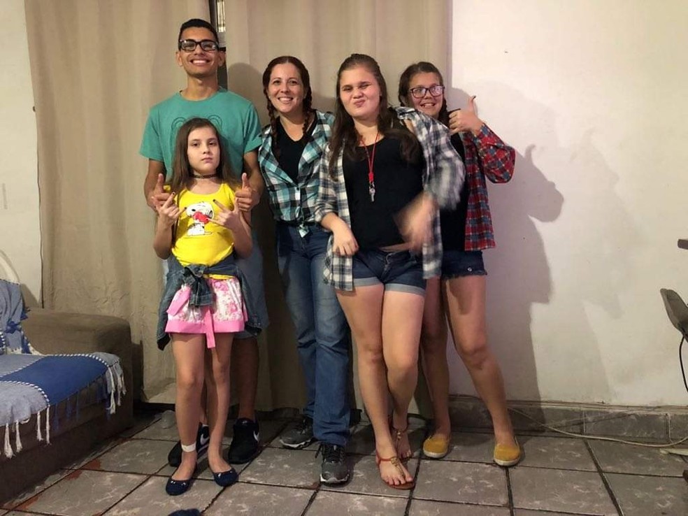 Antonio ganhou uma fam&iacute;lia aos 17 anos, ap&oacute;s passar a maior parte da adolesc&ecirc;ncia em um abrigo em S&atilde;o Vicente, SP &mdash; Foto: Arquivo pessoal