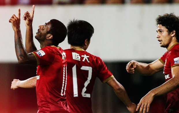 elkeson e Muriqui marcam em goleada do Guangzhou Evergrande (Foto: Site oficial do Guangzhou)