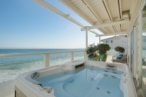 Jennifer Lopez compra casa de praia de ator em Malibu (Foto: Reprodução)
