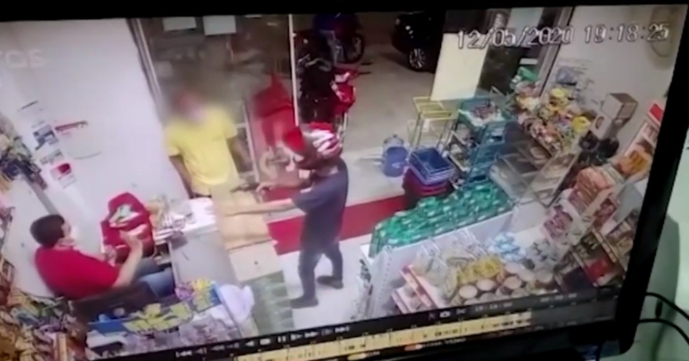 Dono de mercadinho é morto a tiros em Feira de Santana — Foto: Reprodução/TV Subaé