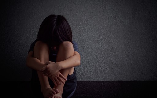 V&iacute;tima de estupro, menina de 12 anos tem direito a aborto negado e d&aacute; &agrave; luz  a g&ecirc;meos na Argentina - Revista Crescer | Gravidez
