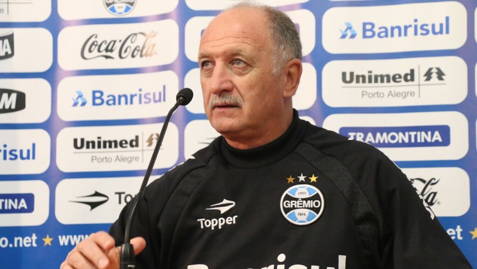 Felipão descarta três zagueiros, mas mantém dúvidas no time para Gre-Nal