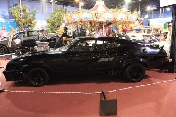 O carro de Mel Gibson nos filmes da franquia Mad Max em exposição nos Estados Unidos (Foto: Reprodução)