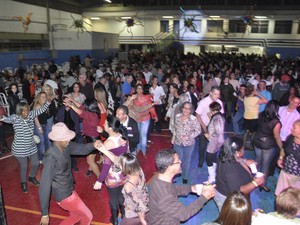 Baile da Terceira Idade Ativa, em Resende, RJ (Foto: PMR/Márcio Fabian)