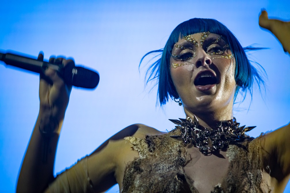 Ashnikko durante show no palco Doritos do Lollapalooza 2022 — Foto: Fábio Tito/g1