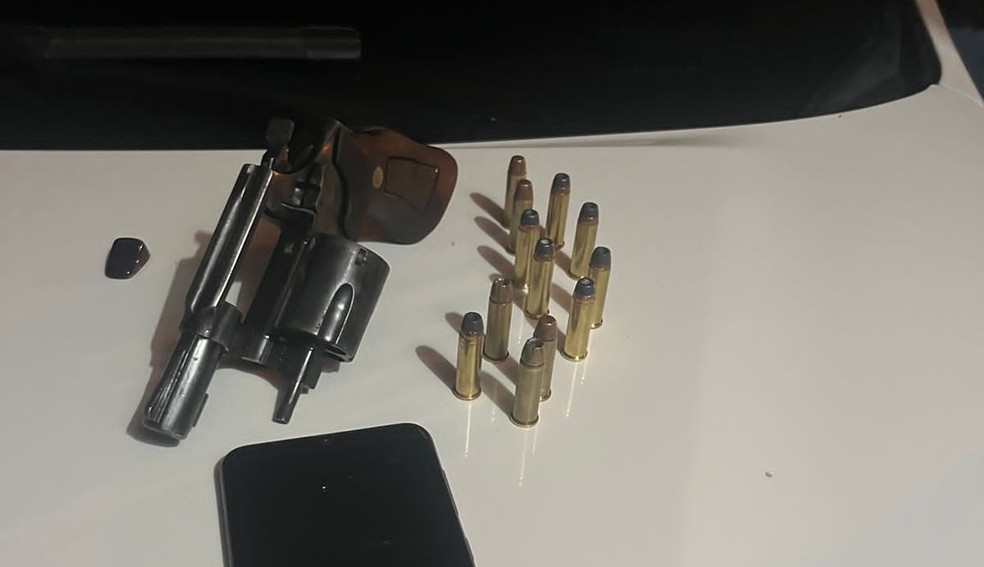 Arma que teria sido usada para atirar no advogado foi apreendida — Foto: Divulgação/SSP-PI