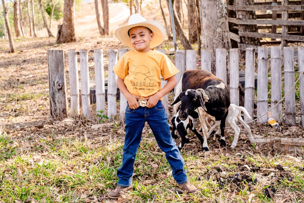 Isaac Amendoim: cabra Rita é o xodó do agroinfluencer — Foto: Divulgação