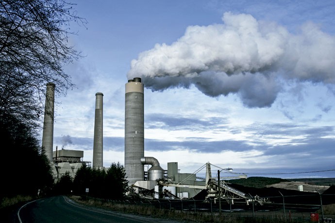 FILME QUEIMADO: Usina térmica movida a carvão nos EUA: apesar de ter reservas abundantes, o minério tem um sério problema de imagem para ser resolvido (Foto: Revista Galileu)