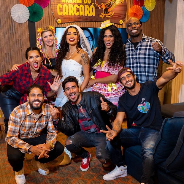 Equipe Carcará de No Limite faz festa junina (Foto: Reprodução/Instagram)