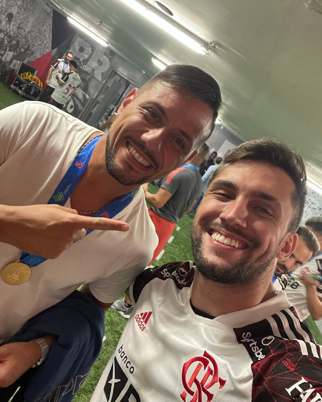 Arthur Picoli tieta jogadores do Flamengo (Foto: Reprodução/Instagram)