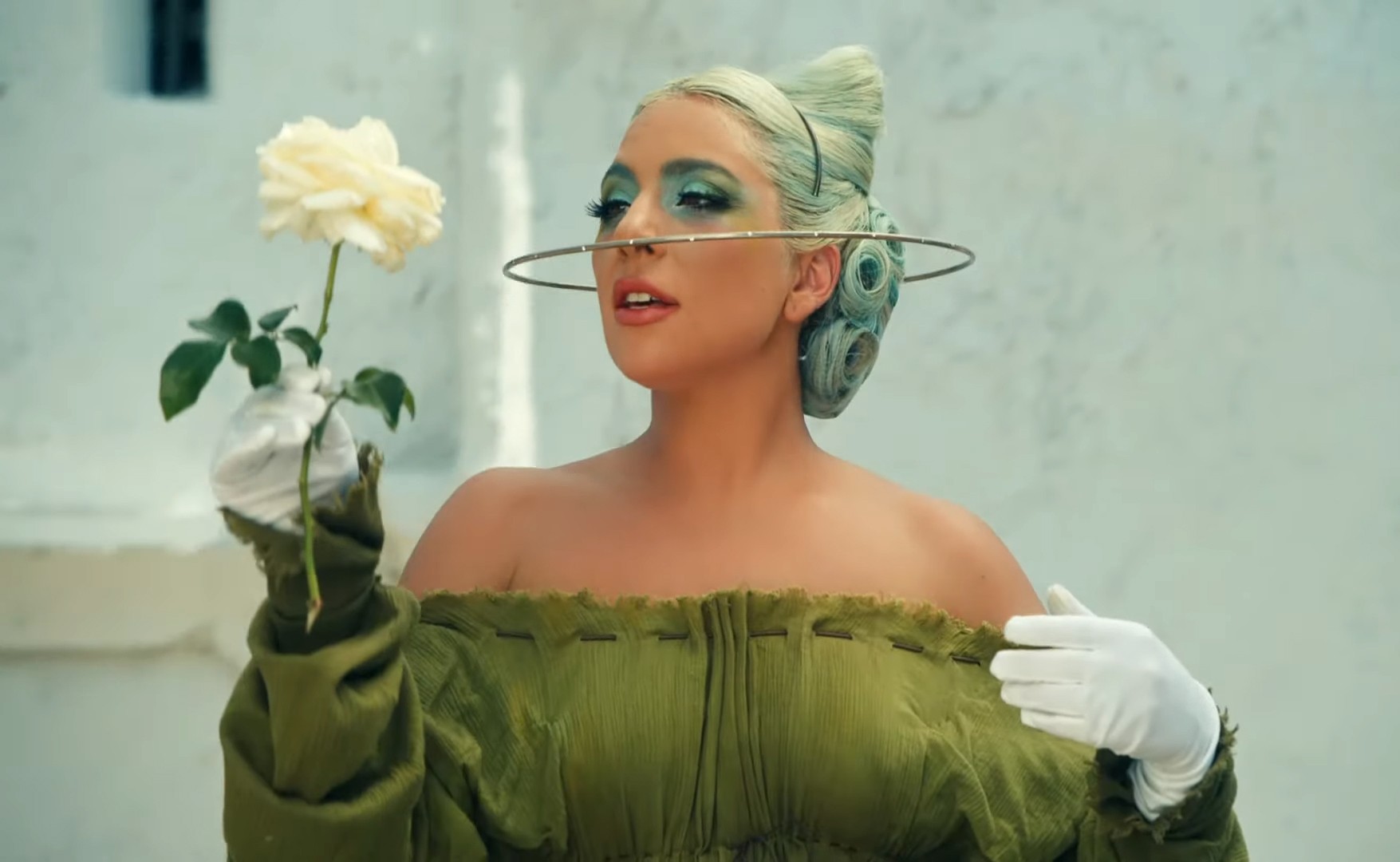 Lady Gaga explica que clipe de '911' é sobre sua saúde ...