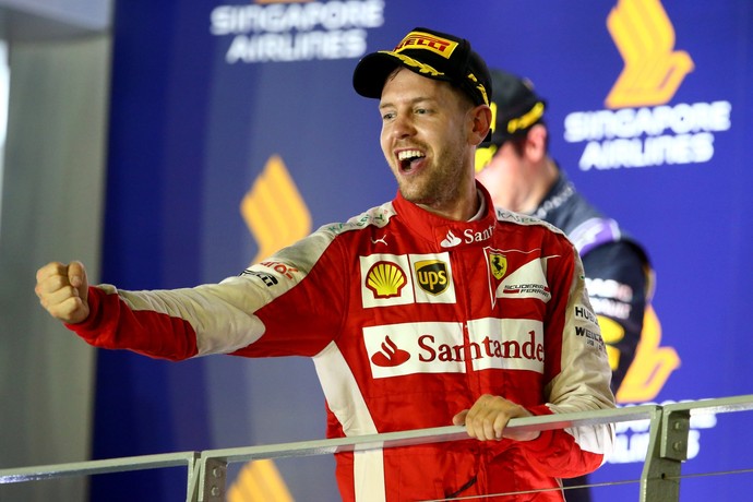 Sebastian Vettel comemora vitória no GP de Cingapura de Fórmula 1 em 2015 (Foto: Getty Images) Sebastian Vettel comemora vitória no GP de Cingapura de Fórmula 1 em 2015 (Foto: Getty Images)