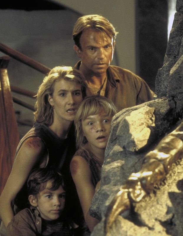 Sam Neill, Laura Dern, Ariana Richards e Joseph Mazzello em Jurassic Park, de 1993 (Foto: Getty Images)